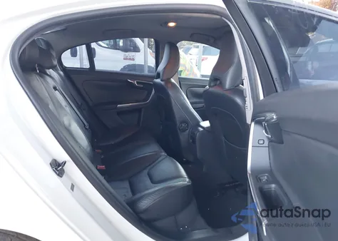 2013 Volvo S60 T5 z USA, uszkodzony, nr VIN YV1612FS1D2206007